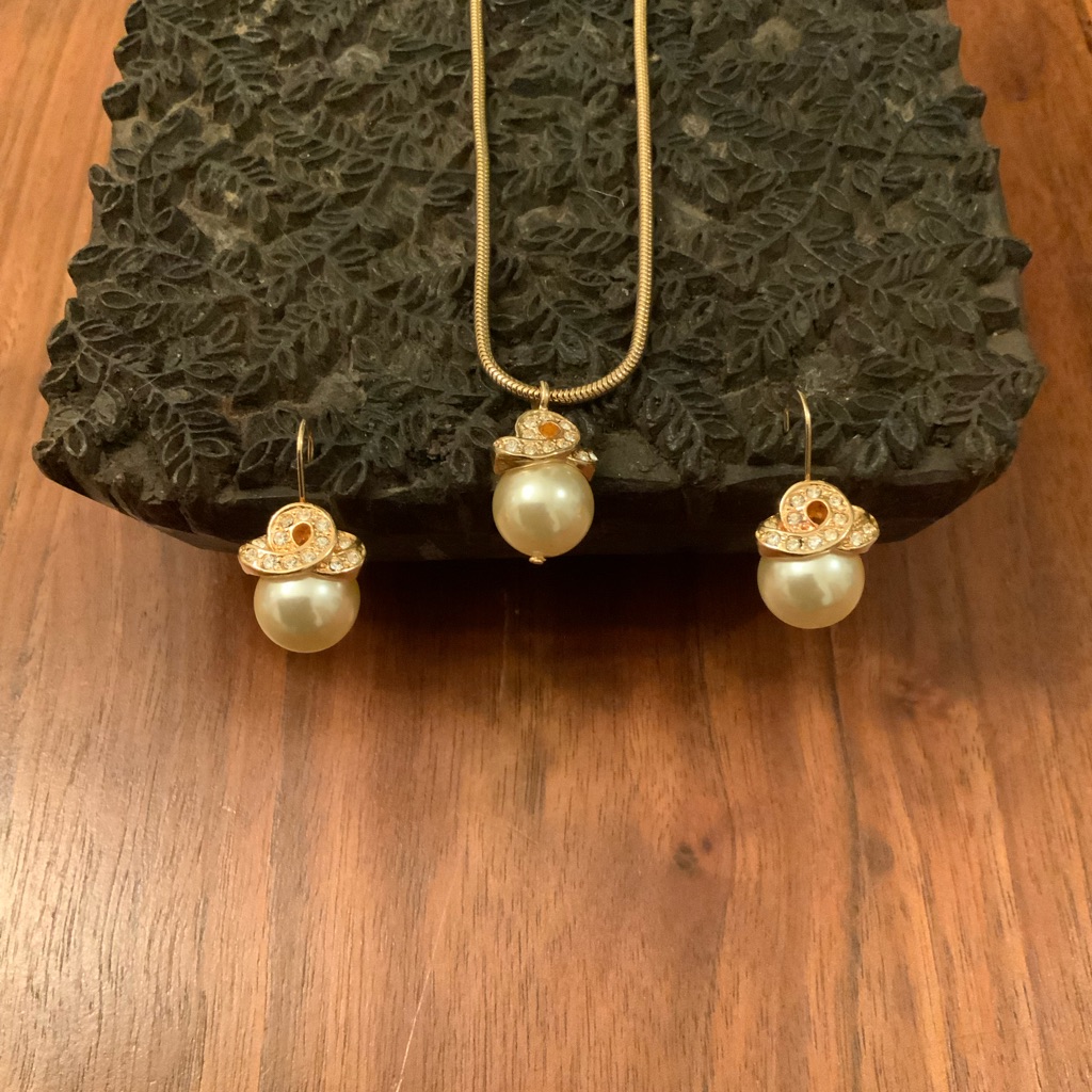 Norma Jean Vintage Jewelry Set Faux Pearl Necklace And Earrings